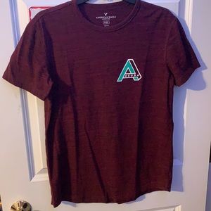 American Eagle maroon tshirt